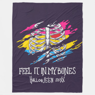 Manta Polar Esqueleto sobre el fondo de los colores de la band