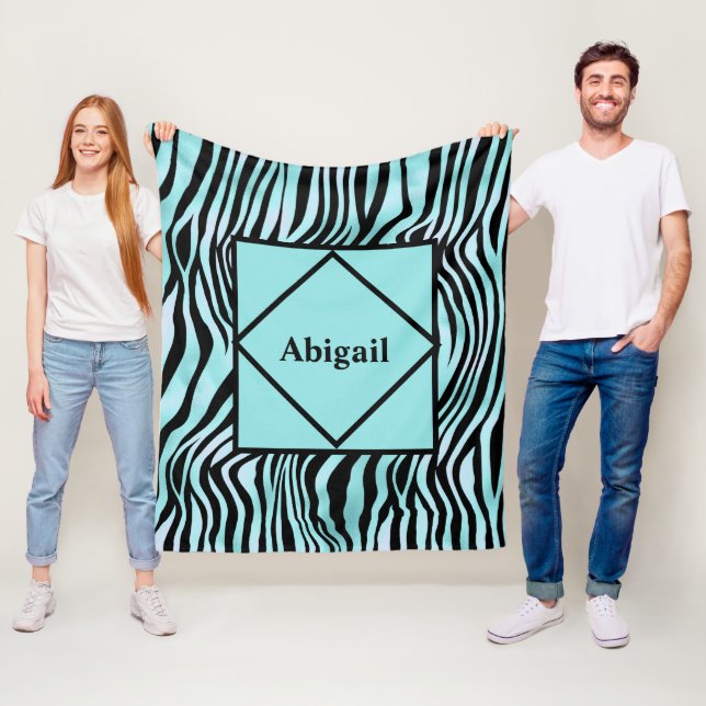 Manta Polar Estampado de cebra con monograma negro y turquesa  (In situ)
