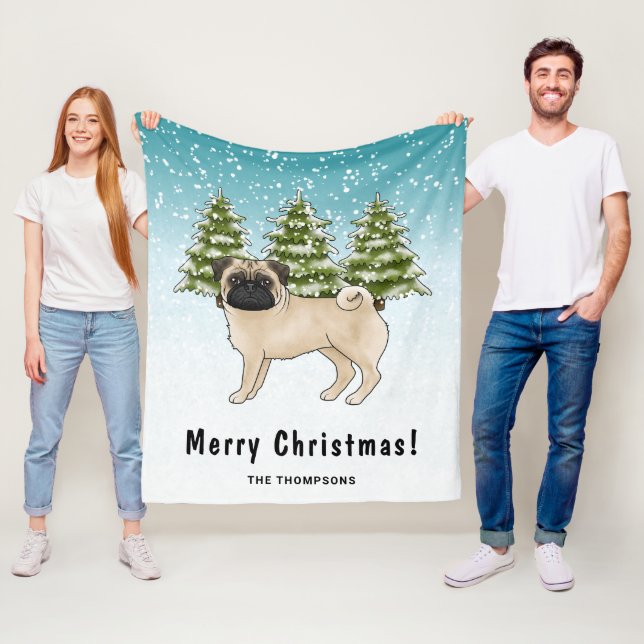 Manta Polar Fawn Pug Cute Cartoon Dog Snowley Winter Forest (In situ)