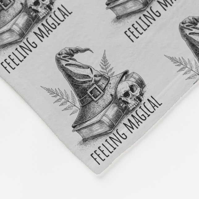 Manta Polar Feeling Magical Witches Spell Book and Skull (Esquina)