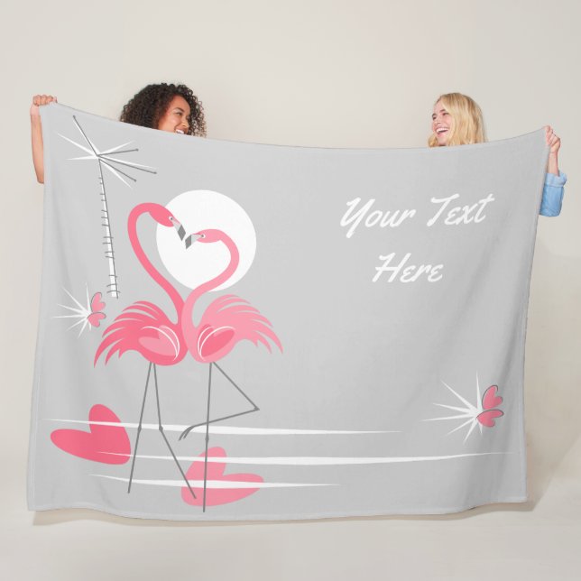 Manta Polar Flamingo Love Side Text fleece cobertor horizontal (In situ)