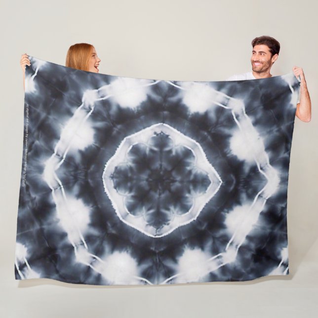 Manta Polar Fleece Blanket (In situ)