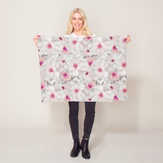 Manta Polar Floral blanca y rosa delgada (In situ)