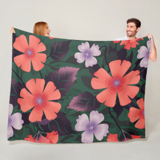 Manta Polar Floral de coral y púrpura con hojas oscuras