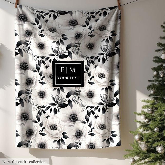 Manta Polar Flores opulentas neutras en blanco y negro (Opulent black and white flowers neutral simple Fleece Blanket)
