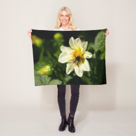 Manta Polar Foto de abejorros y dahlia blanca