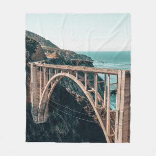 MANTA POLAR FOTOGRAFÍA DE PAISAJE DE PUENTE DE CONCRETO GRIS