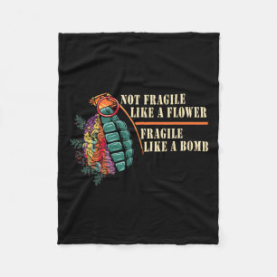 Manta Polar Frágil como flor pero feminista de la bomba