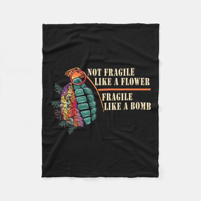 Manta Polar Frágil como flor pero feminista de la bomba (Anverso)