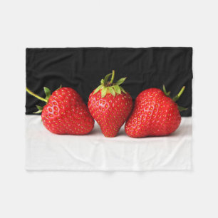 Manta Polar Fresas en negro sobre fbcn blanco