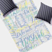 Funda de grises pálidos con nombre repetido