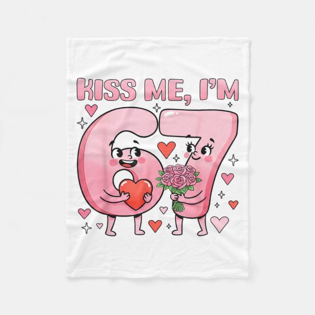 Manta Polar Funny Kiss Me I'm 67 Cute Valentine's Day Couples  (Anverso)