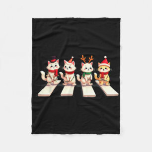 Manta Polar Gato persa cruzando la calle navideña