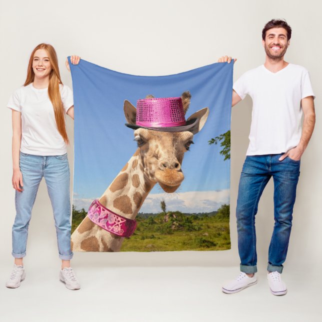Manta Polar Giraffe en gorra rosa brillante (In situ)
