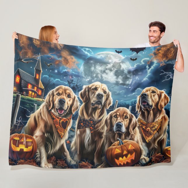Manta Polar Golden Retriever Halloween Spooky (In situ)