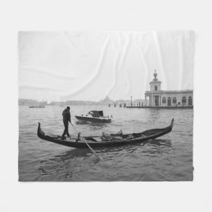 Manta Polar Gondolier Venecia Italia paisaje negro y blanco P