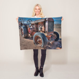 Manta Polar Granjas Rusty Antique Tractor