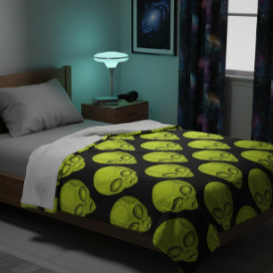 Manta Polar Green Alien Head Fleece Blanket