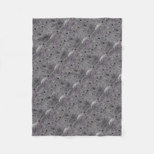 Manta Polar Gris de granito con detalles rosados