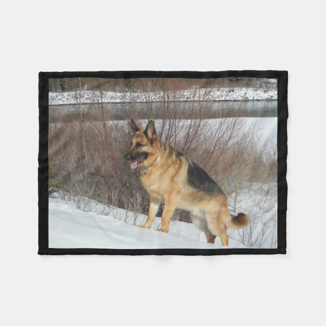 Manta Polar GSD en nieve del invierno (Frente (Horizontal))