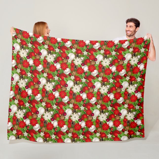 Manta Polar Happy Holidays Fleece Blanket (In situ)