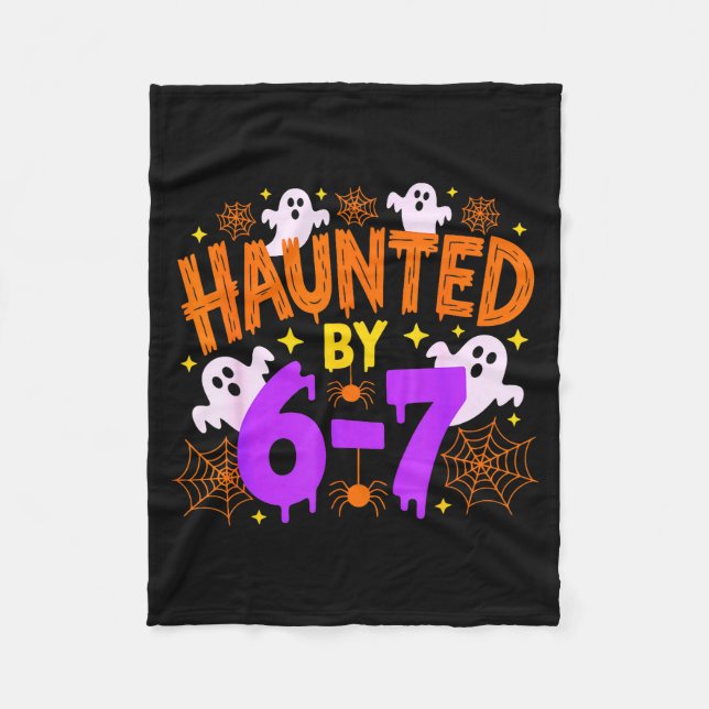 Manta Polar Haunted By 67 Funny 67 Halloween Costume  (Anverso)