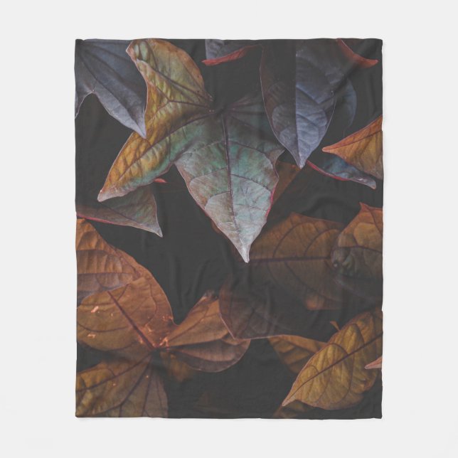 MANTA POLAR HOJAS ROJAS Y VERDES EN FONDO NEGRO (Anverso)