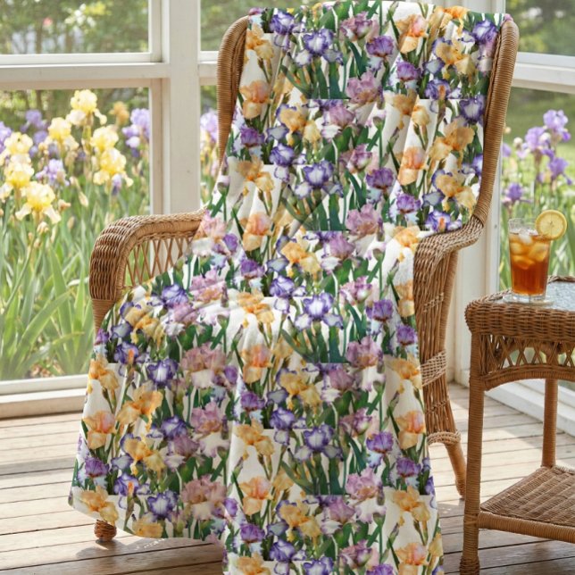 Manta Polar Irritos morados y amarillos / Floral grande (lovely purple and yellow irises features on springtime fleece blanket mockup )