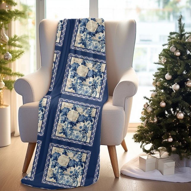 Manta Polar Jarrón floral de moda Monograma de tela chinoiseri (Subido por el creador)