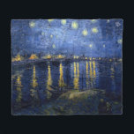 Manta Polar La noche estrellada de Vincent van Gogh sobre el R<br><div class="desc">1888. Noche estrellada sobre el Ródano por Vincent Willem van Gogh,  un pintor post-impresionista de origen holandés cuyo trabajo —notable por su tosca belleza,  honestidad emocional y color audaz— tuvo una influencia de largo alcance en el arte del siglo XX.</div>