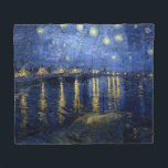 Manta Polar La noche estrellada de Vincent van Gogh sobre el R<br><div class="desc">1888. Noche estrellada sobre el Ródano por Vincent Willem van Gogh,  un pintor post-impresionista de origen holandés cuyo trabajo —notable por su tosca belleza,  honestidad emocional y color audaz— tuvo una influencia de largo alcance en el arte del siglo XX.</div>