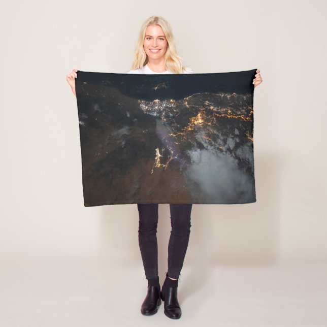 Manta Polar Las Luces De La Ciudad De Jazán Y Sus Suburbios (In situ)