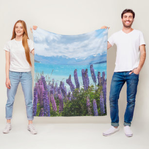 Manta Polar lavanda en la orilla del lago