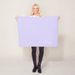 Manta Polar Lavanda Morado Monograma Nombre moderno<br><div class="desc">Lavanda Monograma Púrpura Nombre Fleece Blanket. Esto hace que el dulce perfecto cumpleaños 16,  boda,  ducha de novia,  aniversario,  ducha de bebé o fiesta de soltera sea regalo para alguien que ama el lujo glam y los estilos de moda.</div>