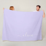Manta Polar Lavender Purple Modern Script Girly Monograma Nomb<br><div class="desc">Lavender Purple Simple Script Monograma Nombre y la Funda Inicial. Esto hace que el dulce perfecto cumpleaños 16,  boda,  ducha de novia,  aniversario,  ducha de bebé o fiesta de soltera sea regalo para alguien que ama el lujo glam y los estilos de moda.</div>