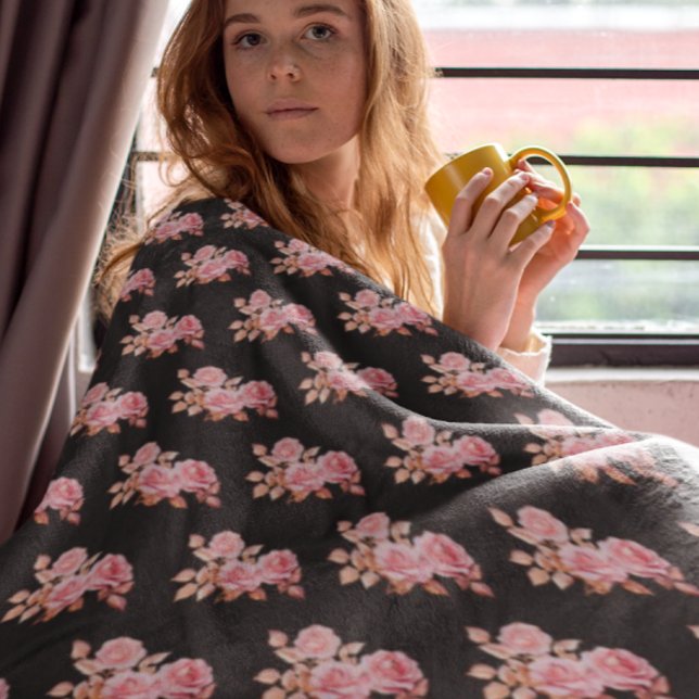 Manta Polar Le Boudoir Noire Pink Peach Black  (Cozy and comforting romantic throw.)