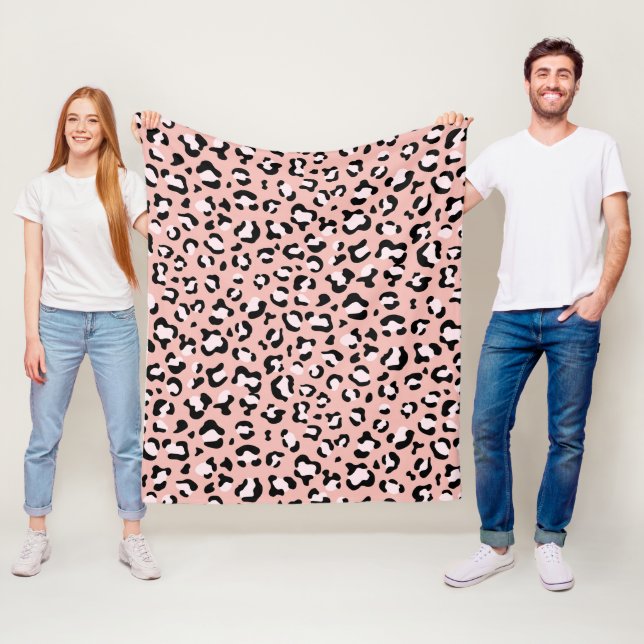 Manta Polar Leopard Print, Leopard Spots, Pink Leopard (In situ)