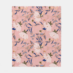 Manta Polar Lilies beige crema: fondo rosado sin foco