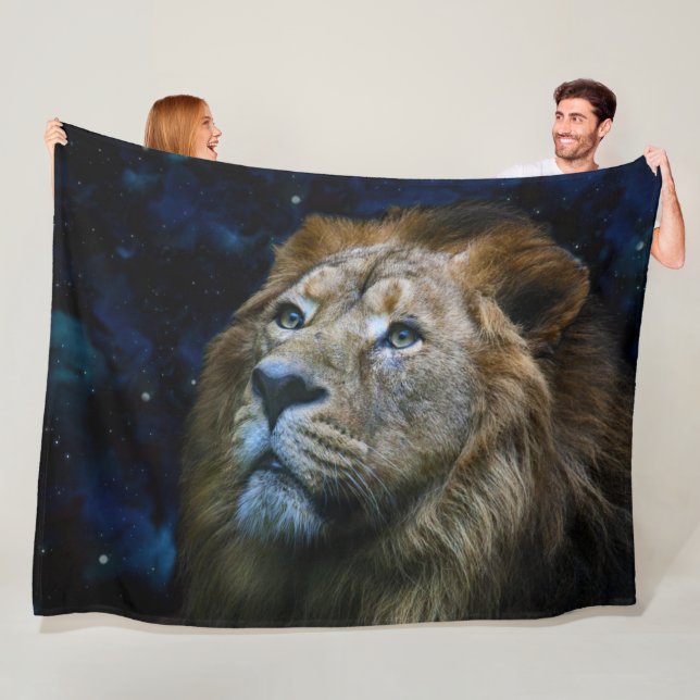 Manta Polar Lion Fleece Blanket (In situ)