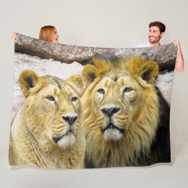 Manta Polar Lion Fleece Blanket (In situ)