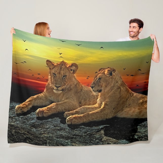 Manta Polar Lion Fleece Blanket (In situ)