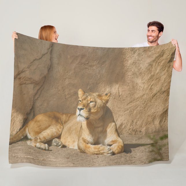 Manta Polar Lion Fleece Blanket (In situ)