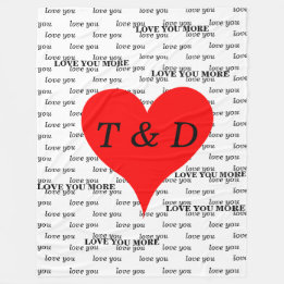 Manta Polar Los corazones rojos te aman más monograma