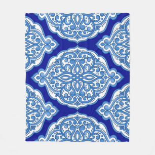Manta Polar Lujoso decorado en blanco y azul turco.