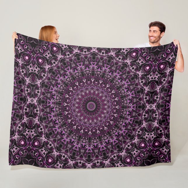 Manta Polar Mandala rosa y negra Rosa con geometría floral (In situ)