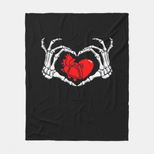 Manta Polar Manos de Skeleton atemorizantes y corazón rojo esp