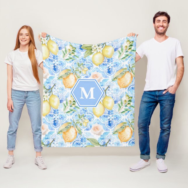 Manta Polar Mediterranean Blue Tile Limoncello Monograma Nombr (In situ)