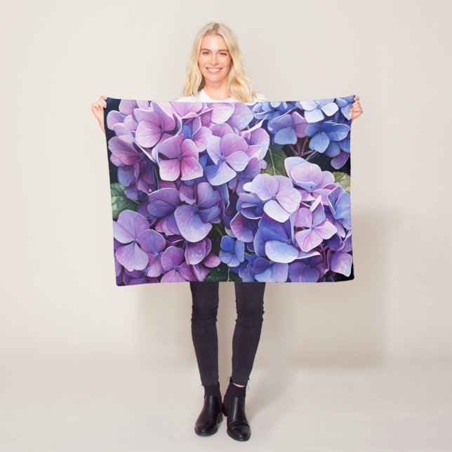 Manta Polar Midnight Garden Violet Hydrangea Watercolor (In situ)