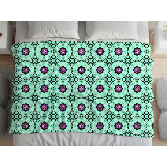 Manta Polar Mint green and purple geometric mandala pattern  (Subido por el creador)
