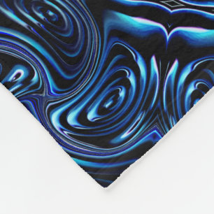 Manta Polar Mirando flores formadas y mariposa en azul oscuro